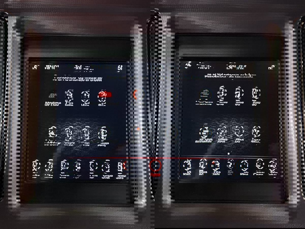 Used 2019 Dodge Challenger SXT image 35