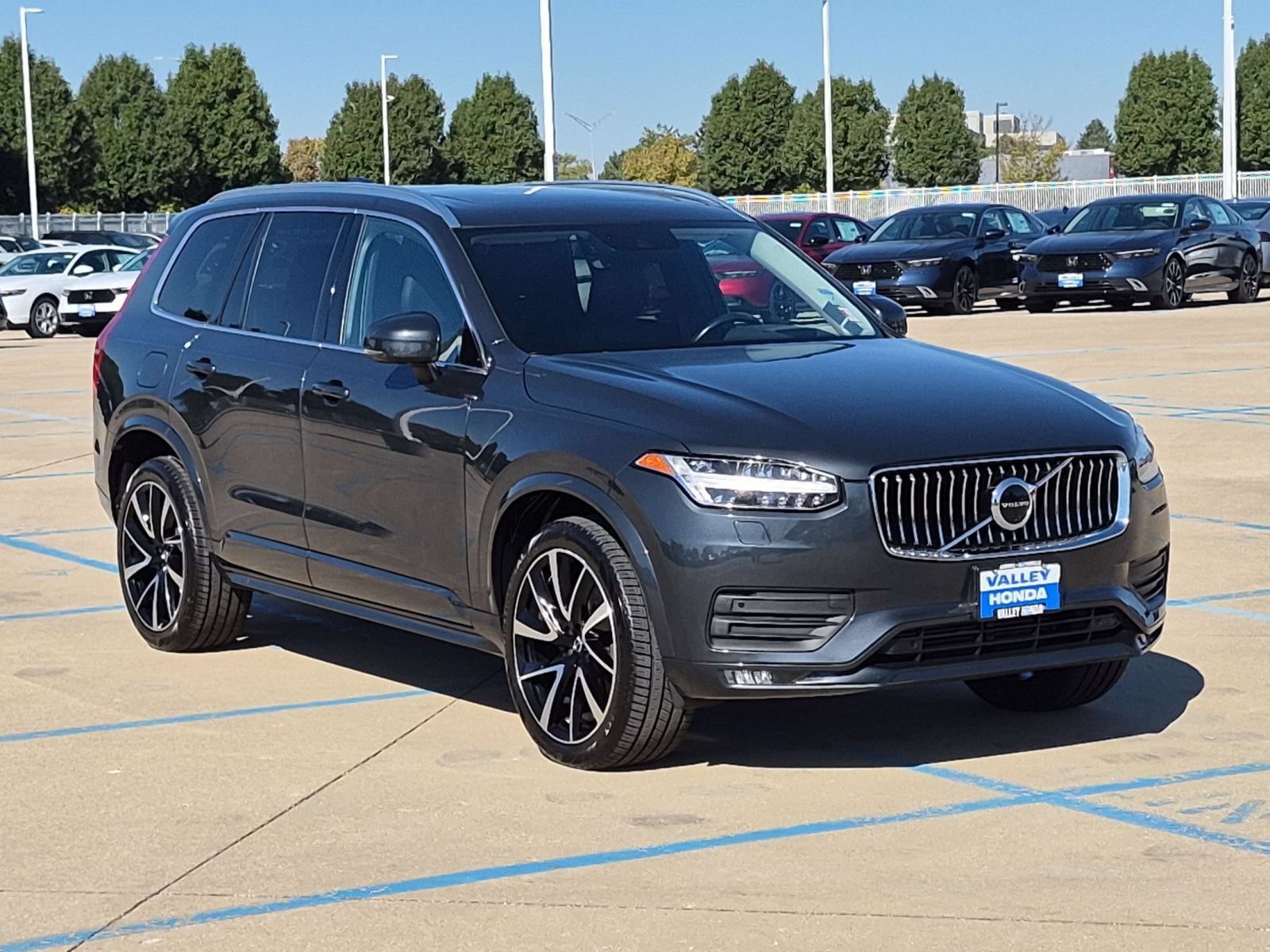 Used 2021 Volvo XC90 T6 Momentum w/ Protection Package AWD/4WD image 4