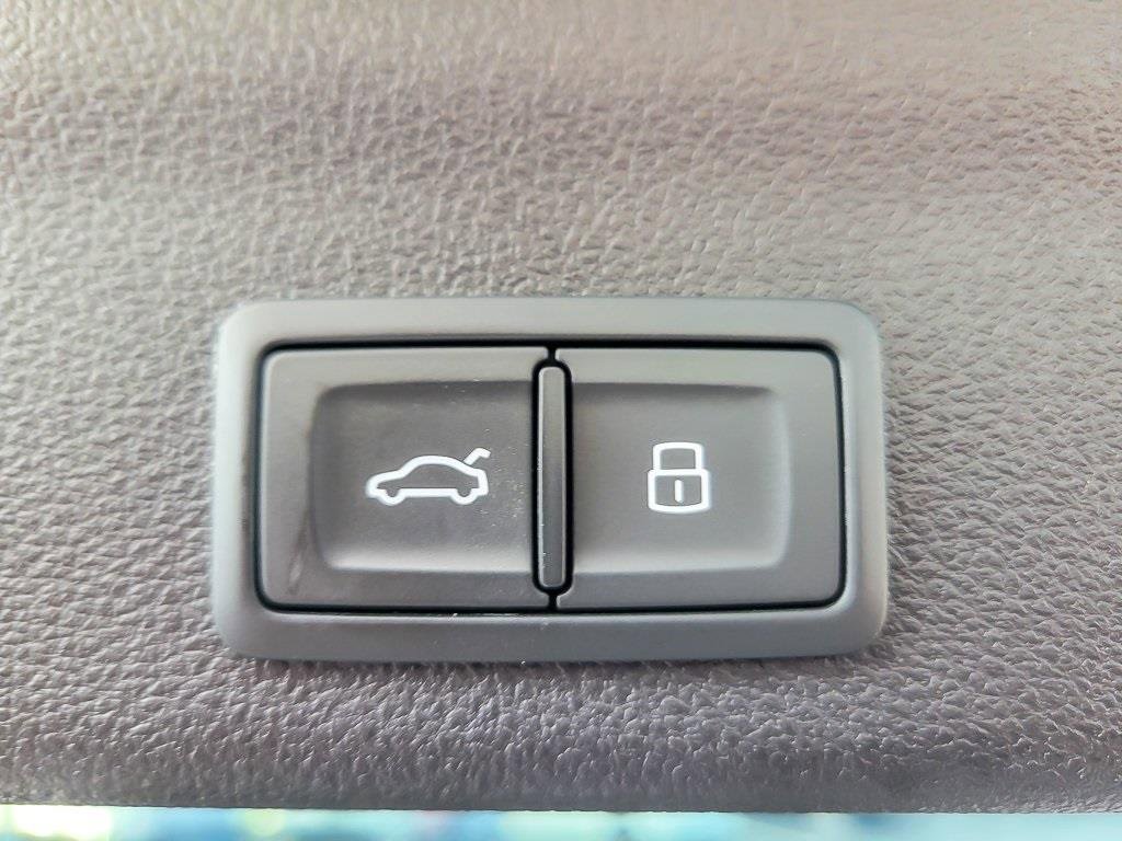 Used 2023 Audi RS 6 w/ Carbon Optic Package image 21