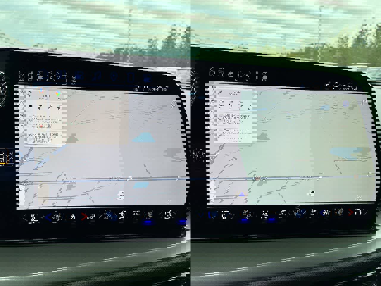 Used 2025 Chevrolet Traverse LT image 14