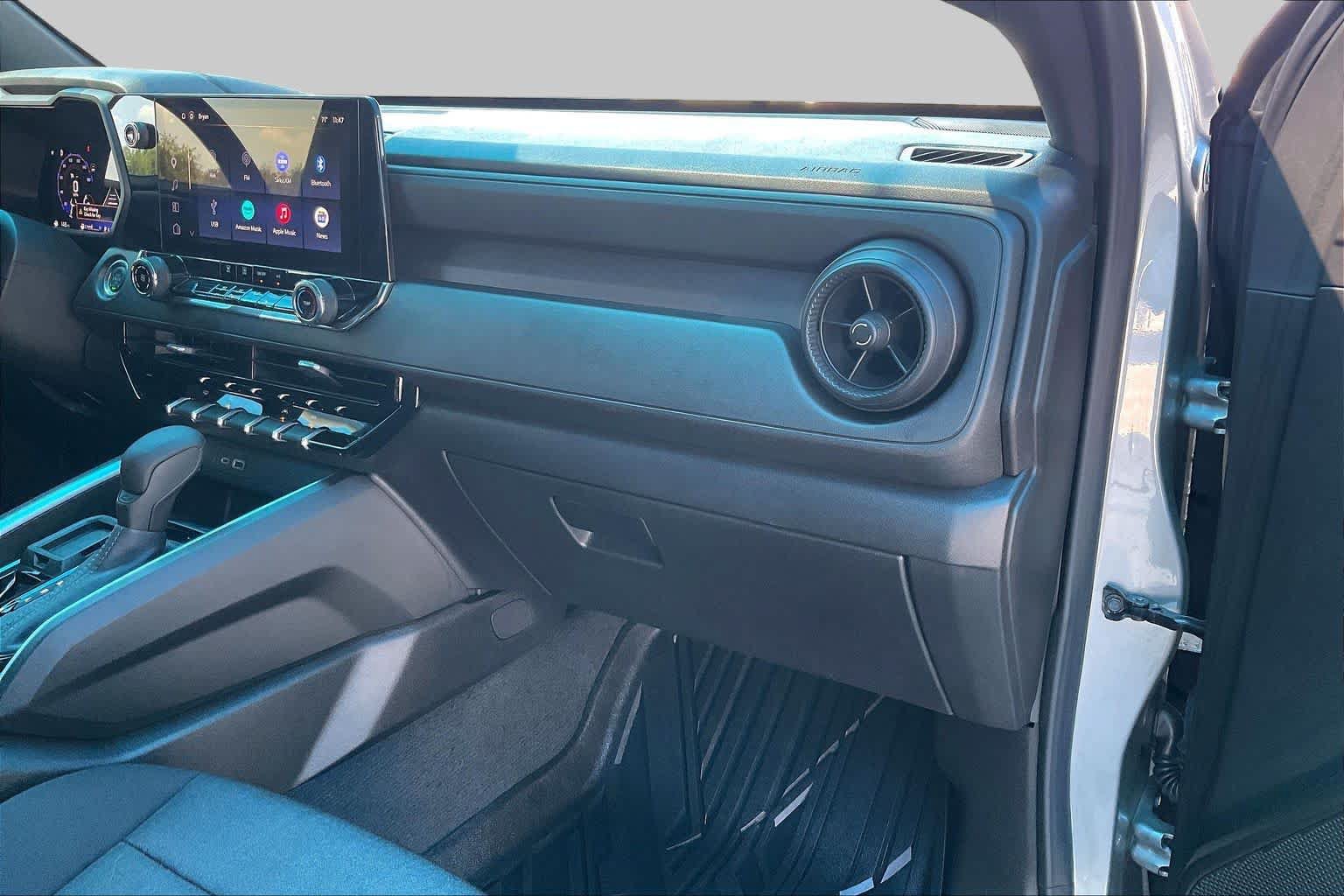 Used 2026 Chevrolet Colorado W/T RWD image 17