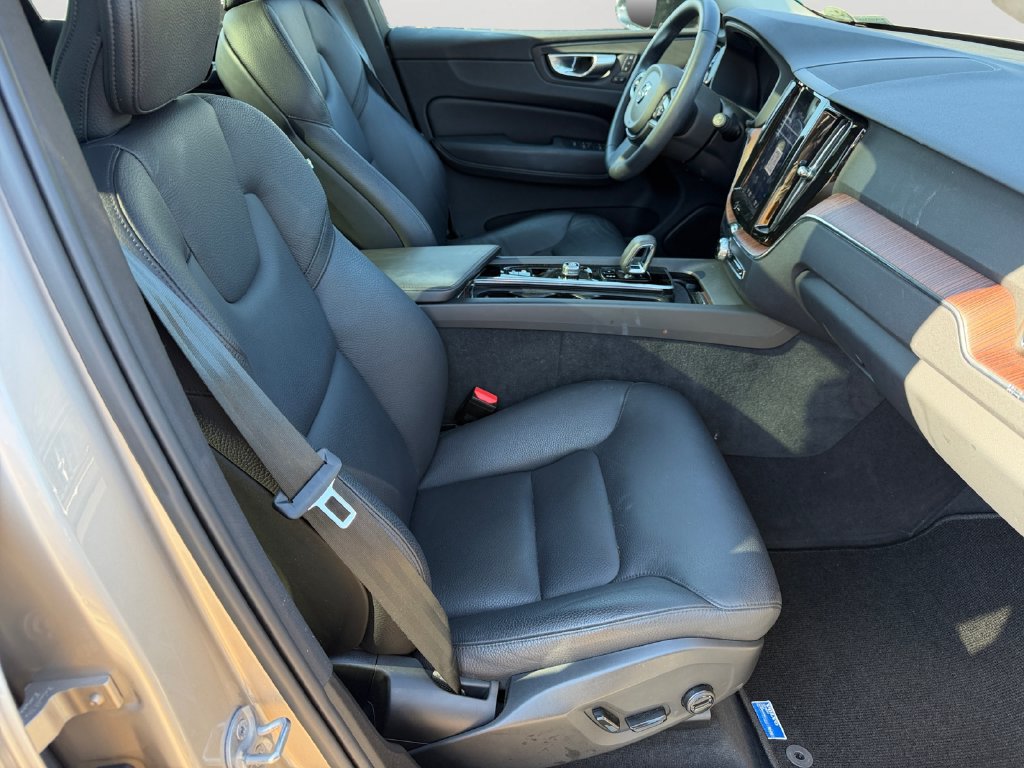 Certified 2024 Volvo XC60 B5 Plus w/ Protection Package Premier AWD/4WD image 10