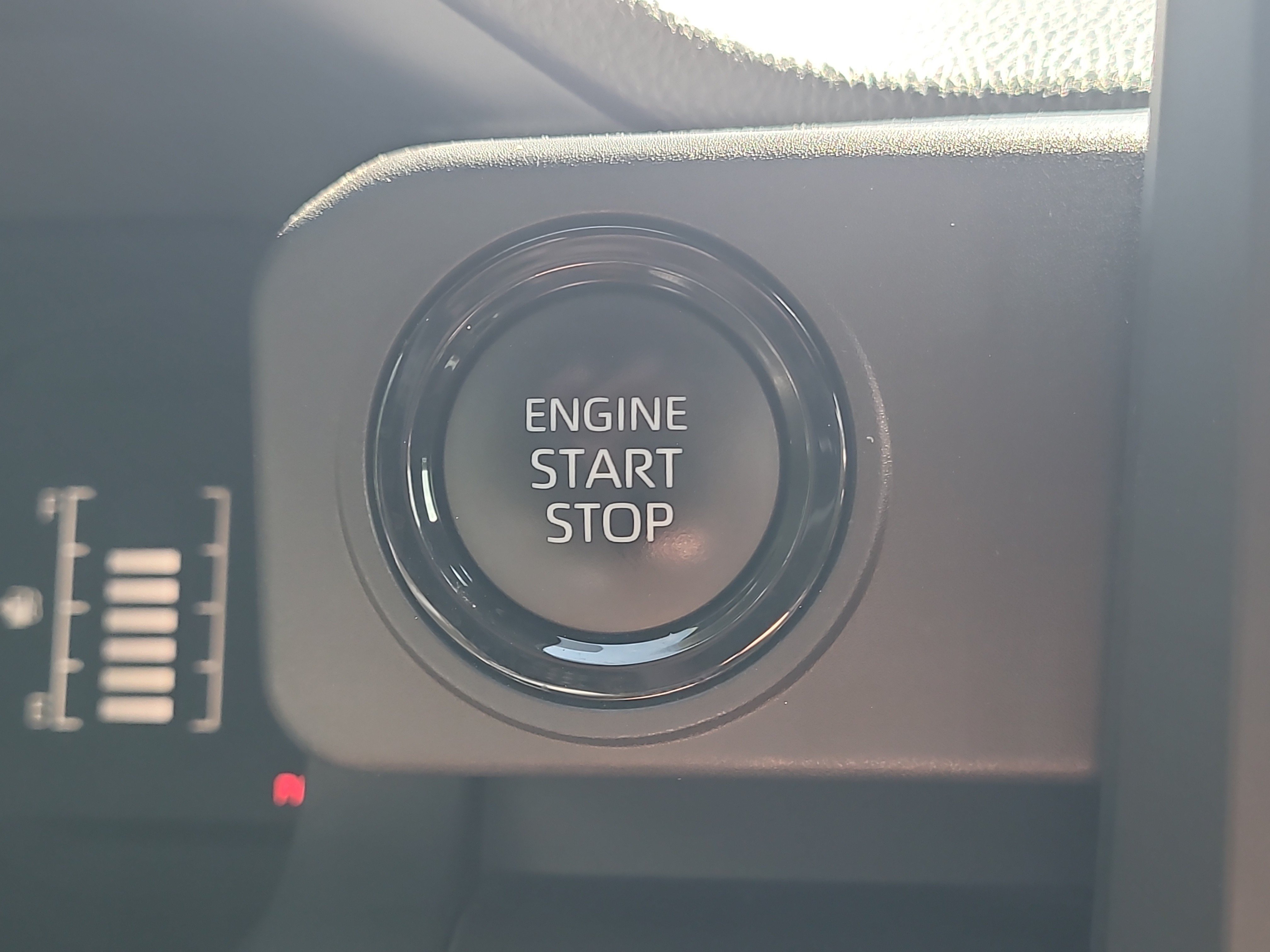 Certified 2024 Toyota Tacoma SR5 AWD/4WD image 28
