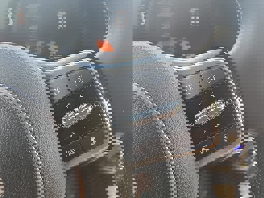 Used 2024 Kia Sorento S image 24