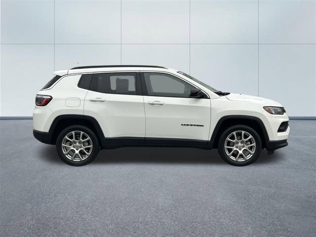 Used 2022 Jeep Compass Latitude AWD/4WD image 4