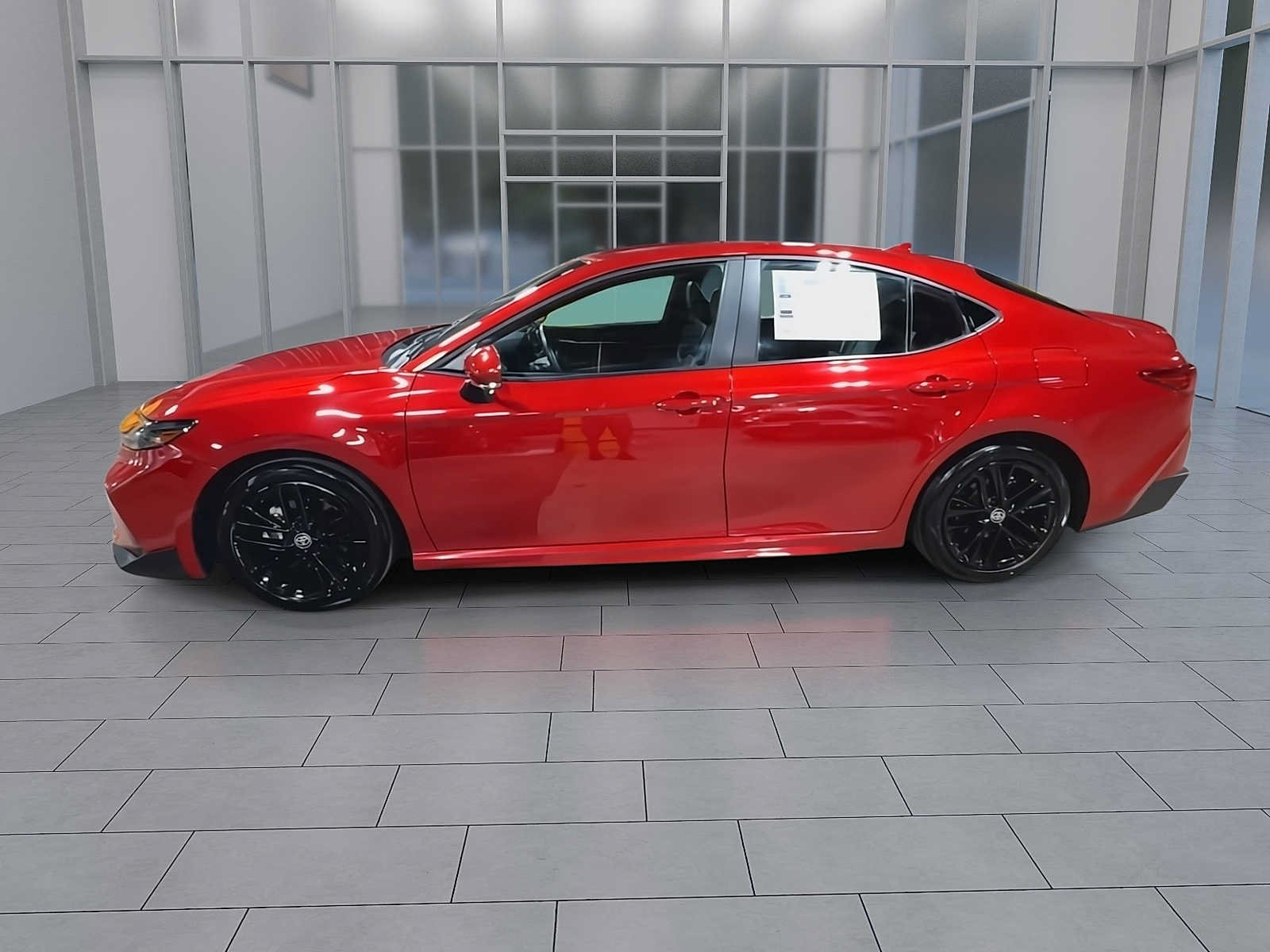 Used 2025 Toyota Camry SE FWD image 5