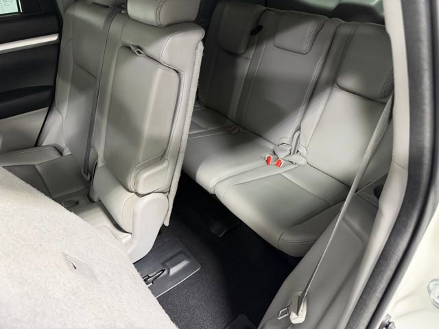 Used 2016 Toyota Highlander XLE AWD/4WD image 12
