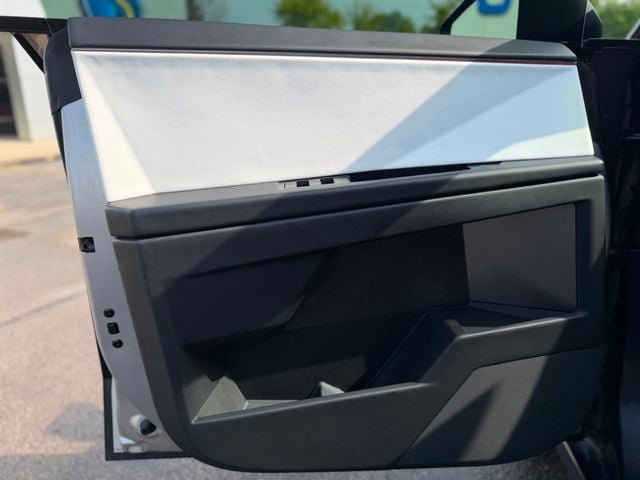 Used 2024 Tesla Cybertruck AWD Crew Cab image 18