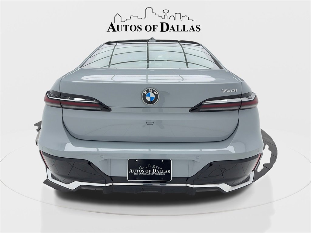 Used 2023 BMW 740i image 11