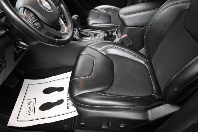 Used 2019 Jeep Cherokee Latitude Plus FWD image 15