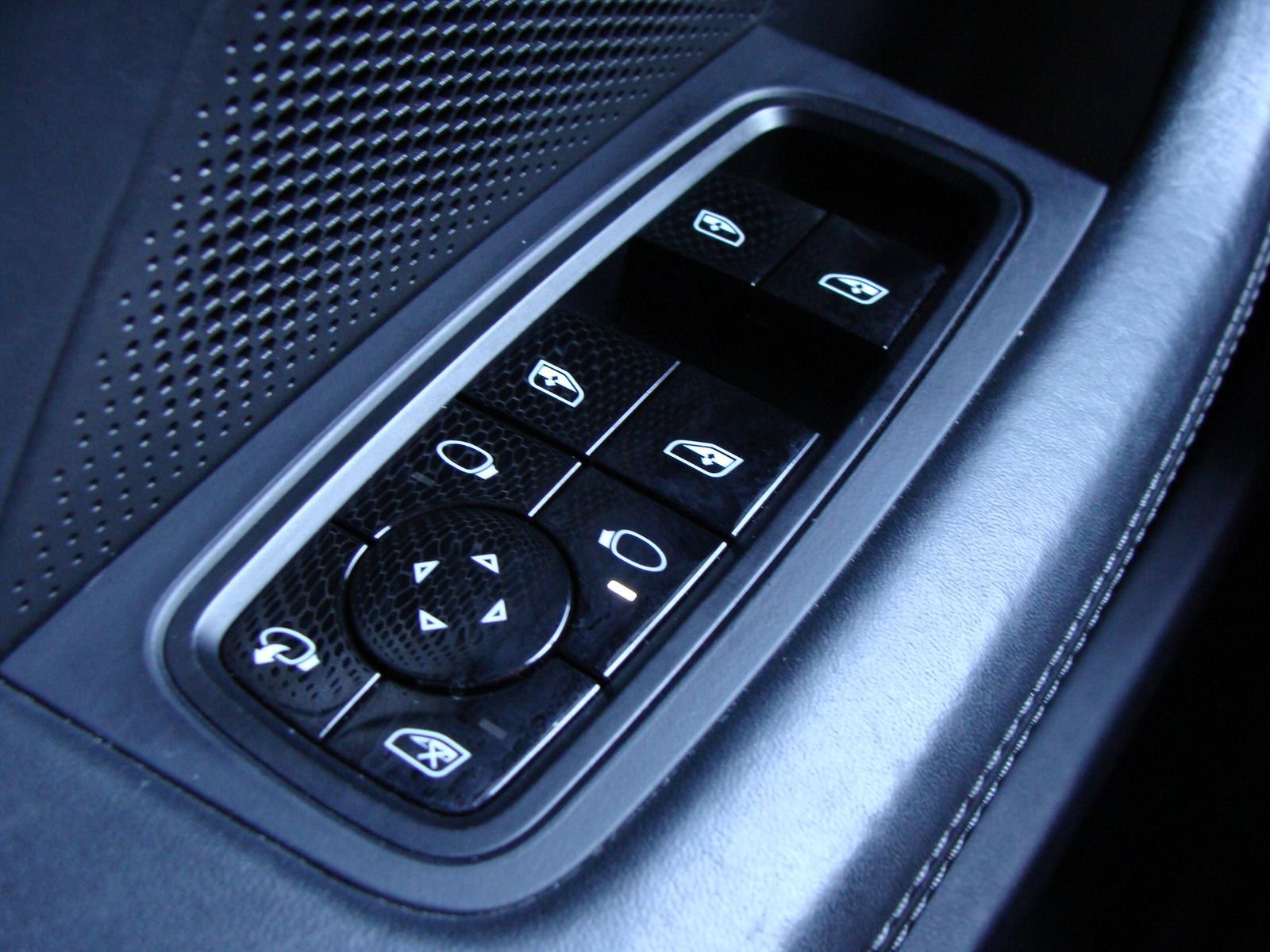 Used 2020 Porsche Taycan 4S image 29