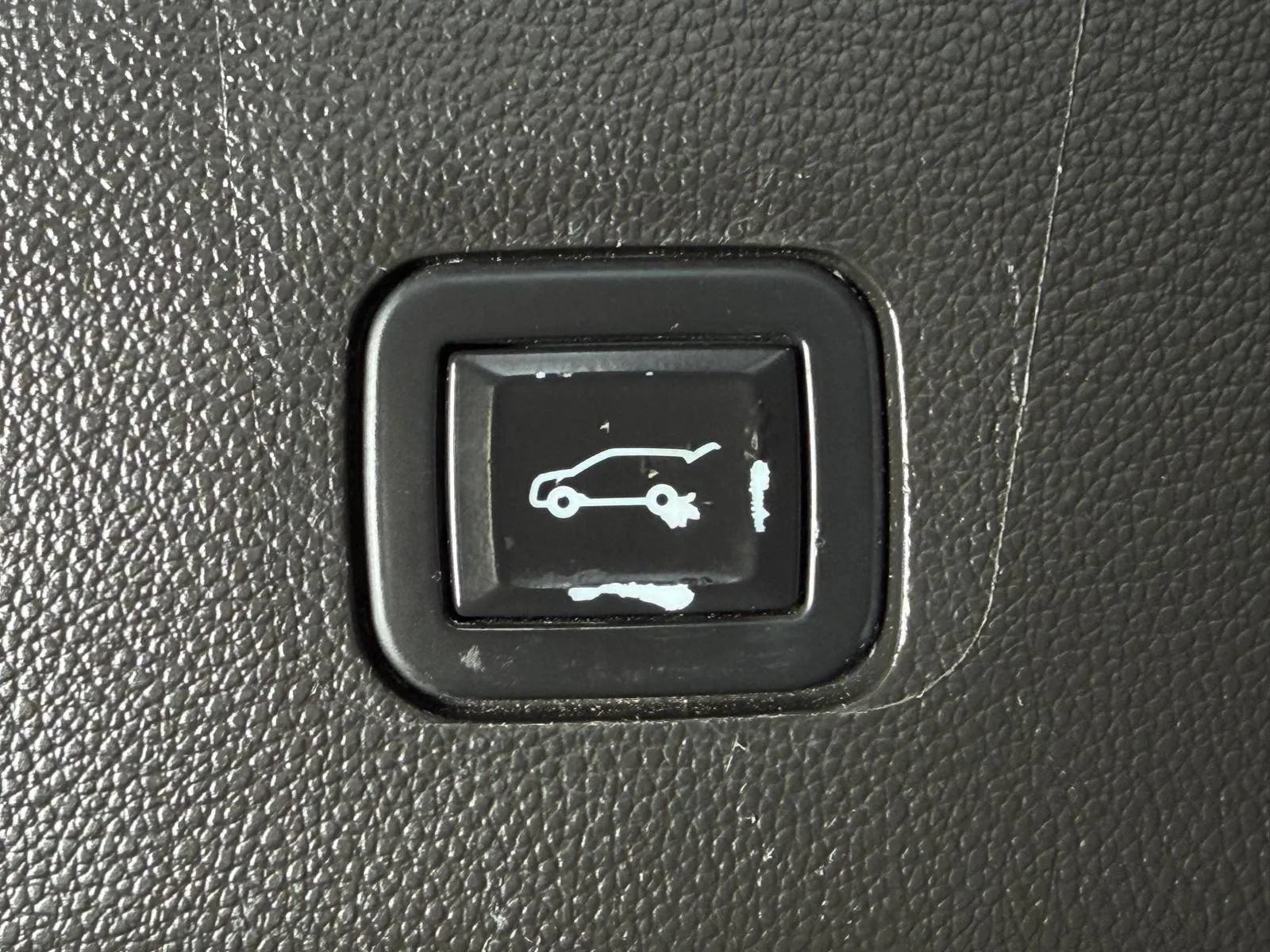 Used 2020 Chevrolet Traverse LT w/ LPO, Cargo Package FWD image 15