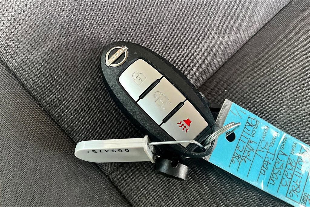 Used 2023 Nissan Titan SV image 13