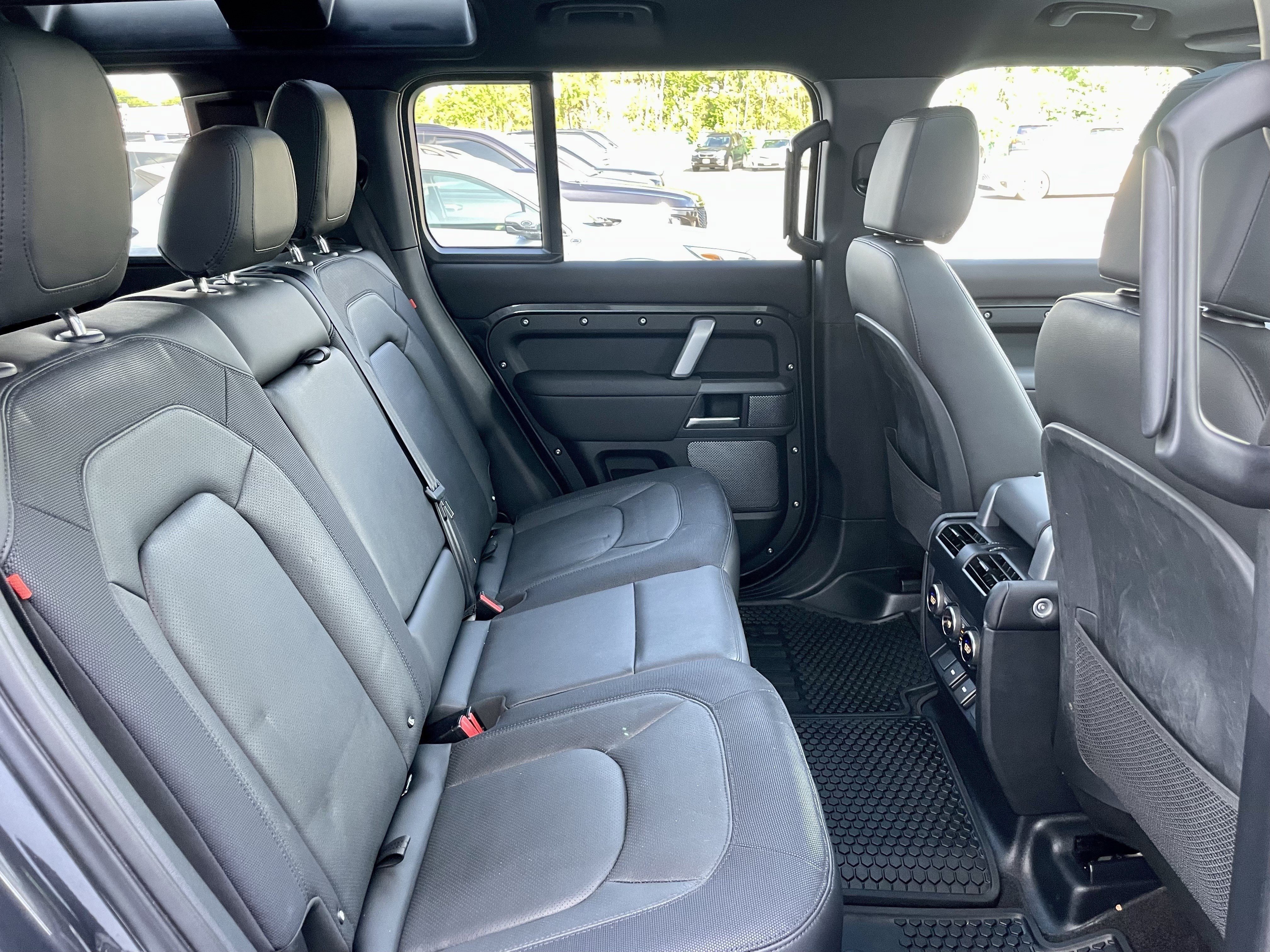 Certified 2024 Land Rover Defender 110 X-Dynamic SE AWD/4WD image 31