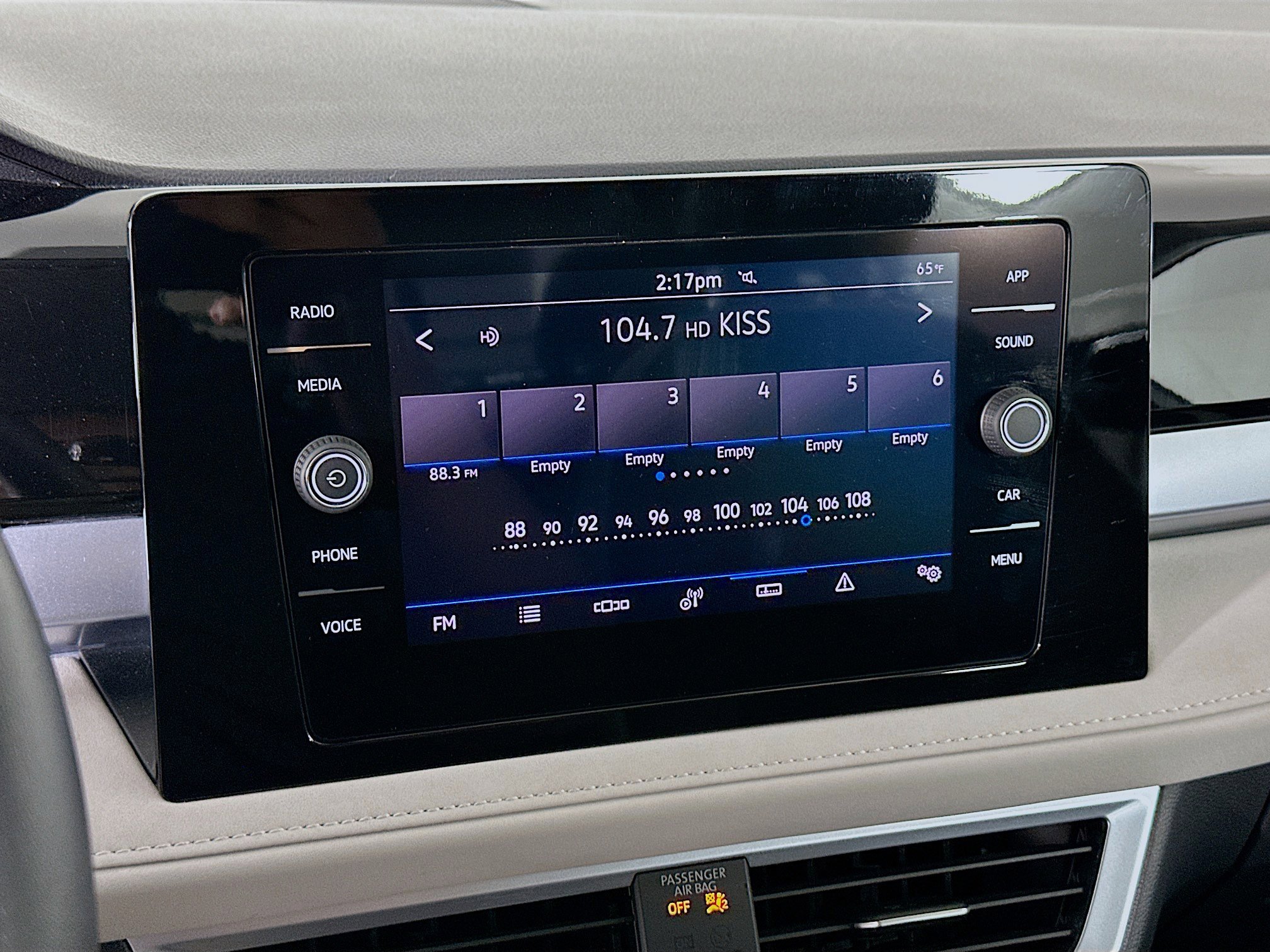 Used 2025 Volkswagen Taos SE FWD image 21