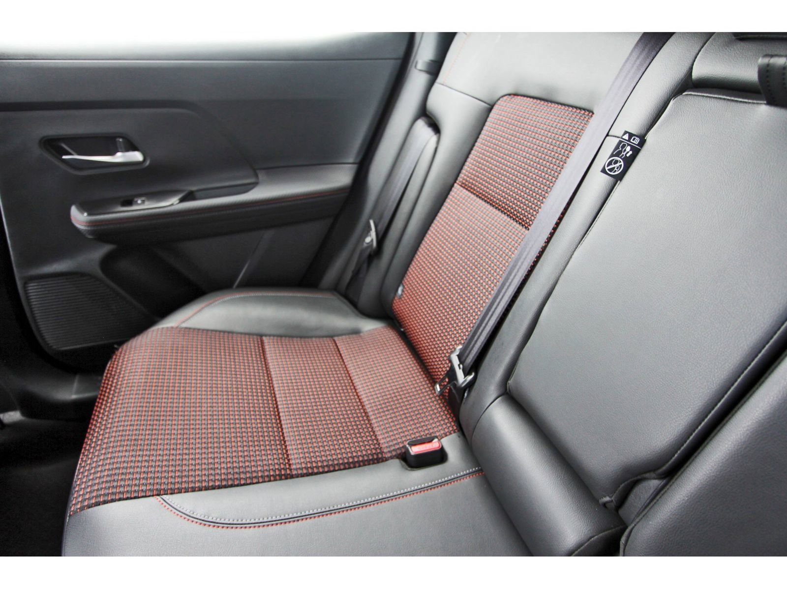 Certified 2025 Nissan Kicks SR FWD image 14