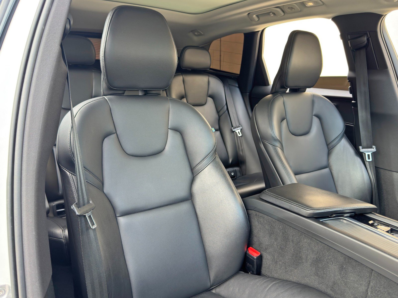 Used 2023 Volvo XC60 B5 Core w/ Climate Package FWD image 32