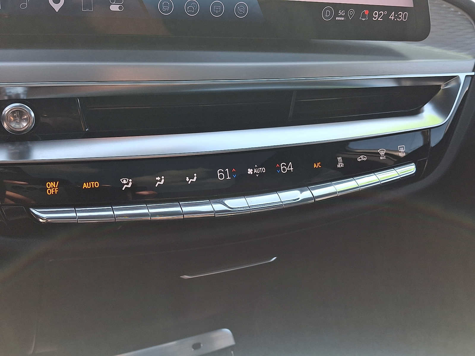 Used 2026 Cadillac Lyriq Luxury AWD/4WD image 16