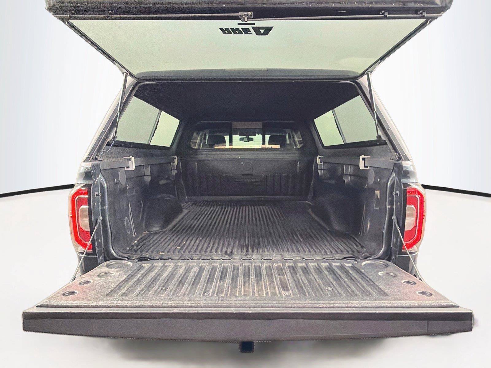 Used 2017 GMC Sierra 1500 SLT w/ SLT Premium Package AWD/4WD image 14
