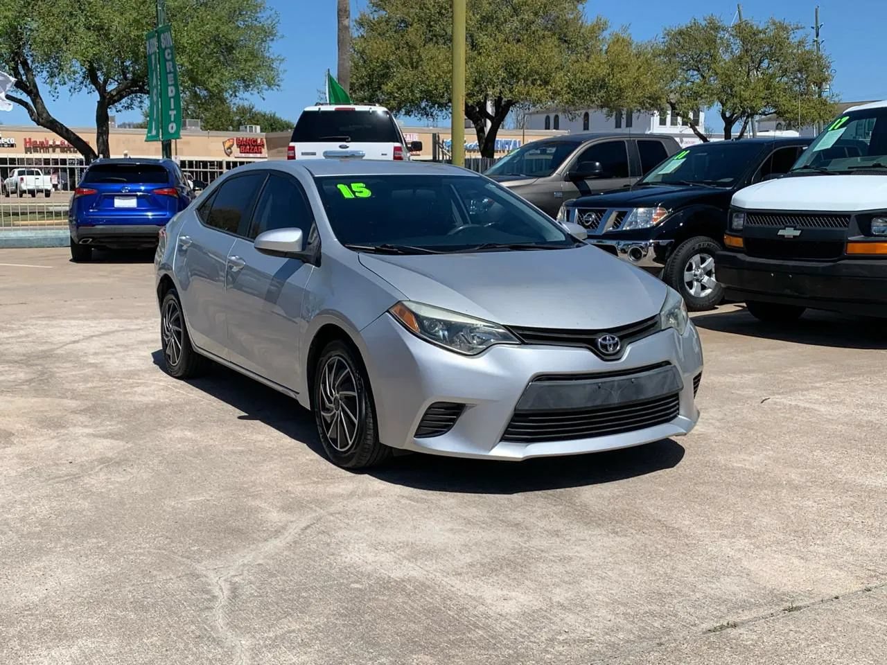 Used 2015 Toyota Corolla LE FWD image 3