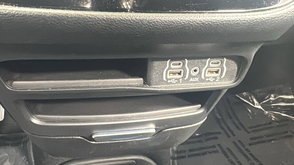 Used 2025 Chrysler Pacifica Select image 30