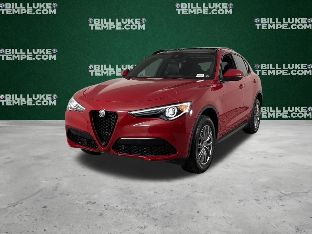 Used 2023 Alfa Romeo Stelvio Sprint image 4