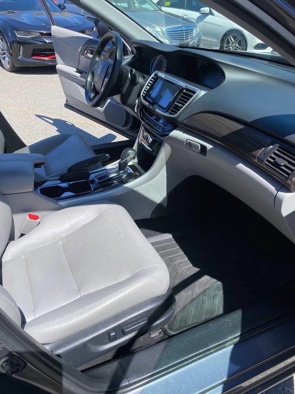 Used 2017 Honda Accord EX-L image 12
