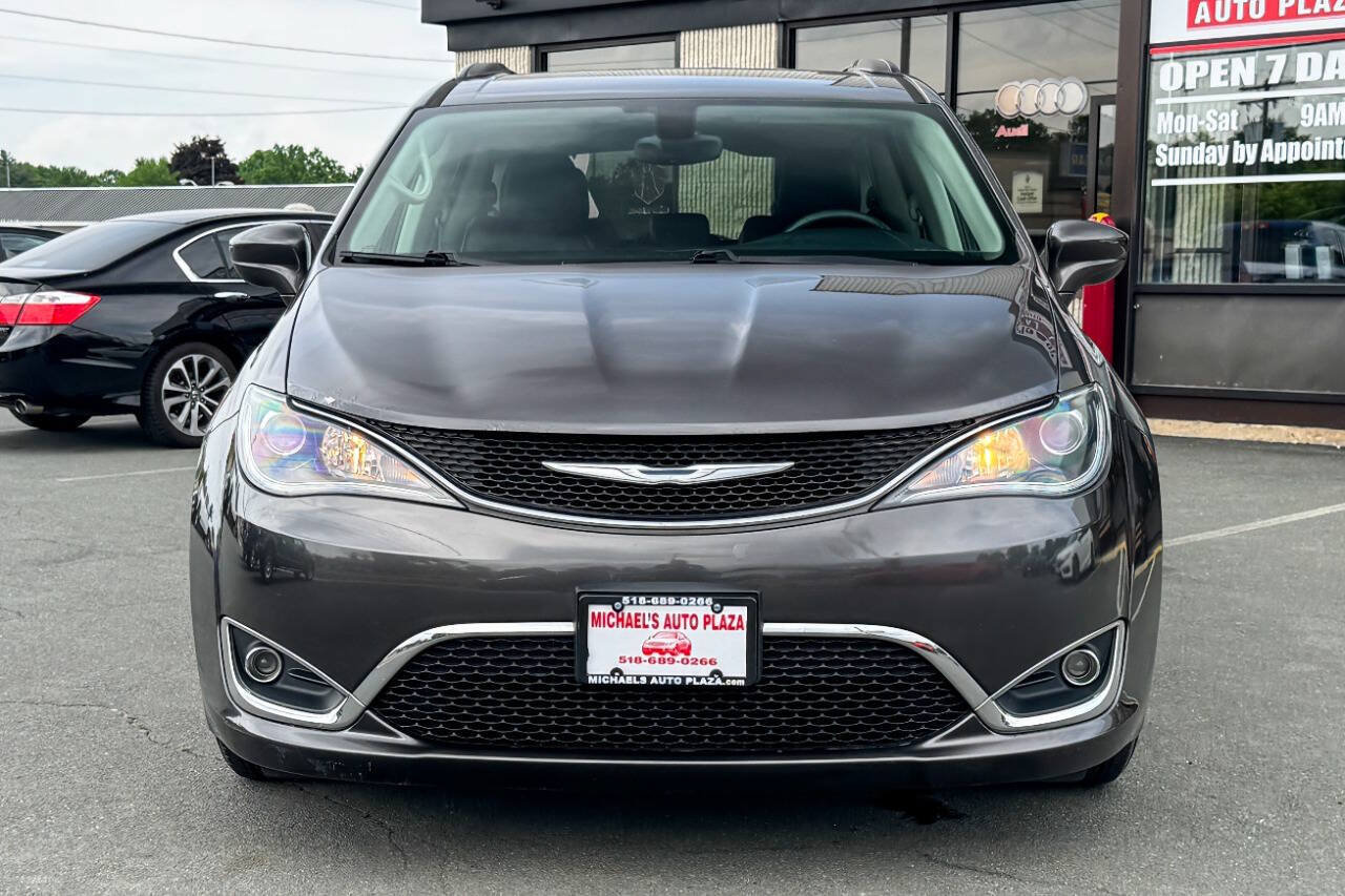 Used 2017 Chrysler Pacifica Touring-L FWD image 8