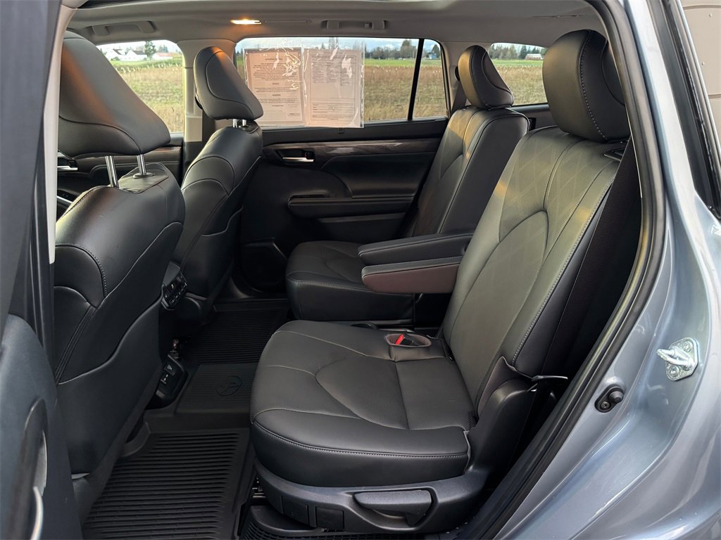 Used 2023 Toyota Highlander Platinum image 25