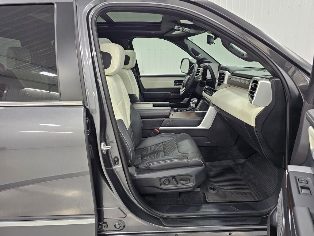 Used 2025 Toyota Tundra Capstone AWD/4WD image 18