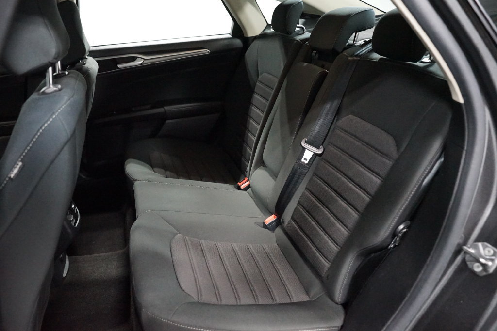 Used 2020 Ford Fusion SE FWD image 28