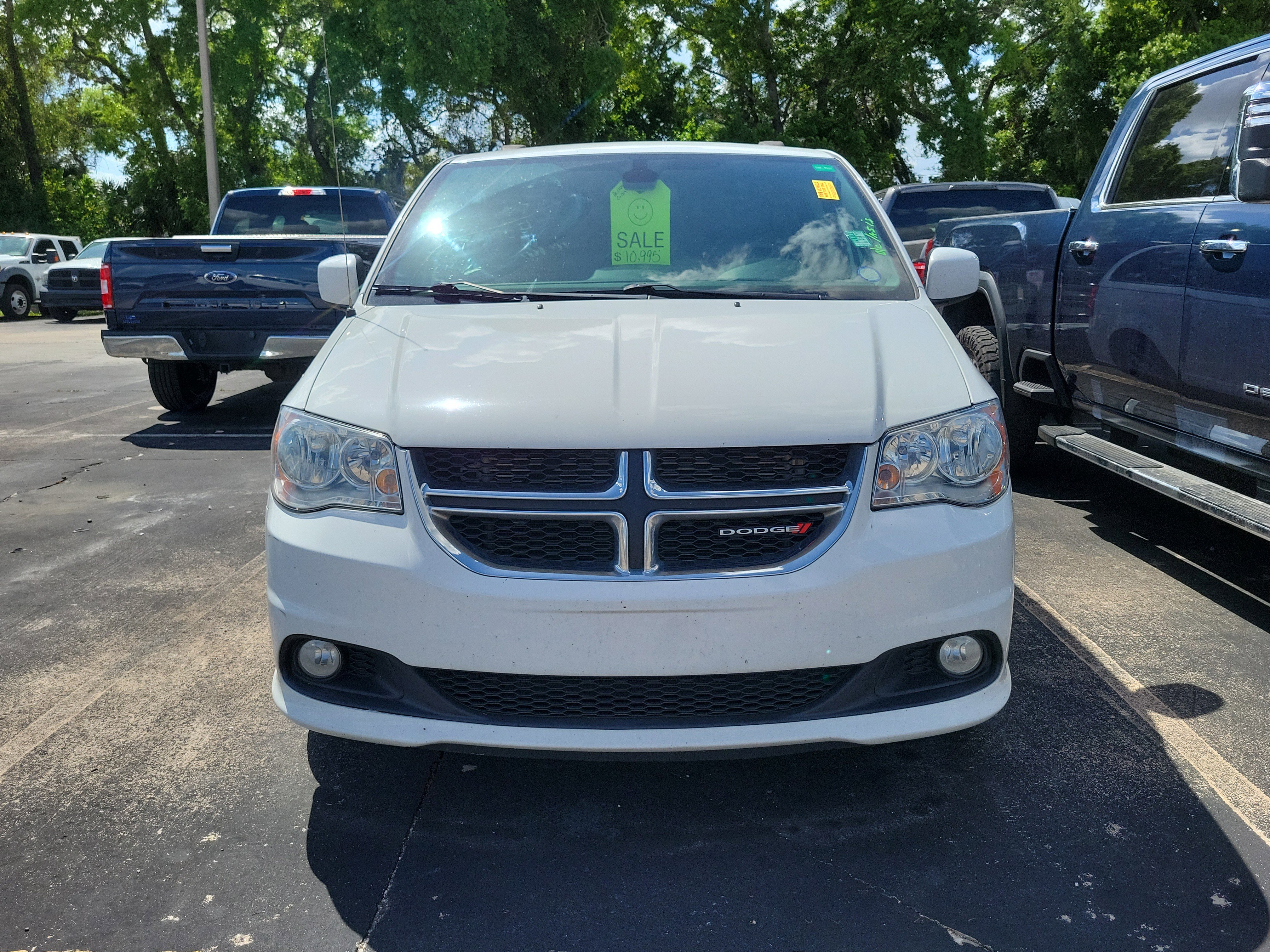 Used 2020 Dodge Grand Caravan SXT image 2