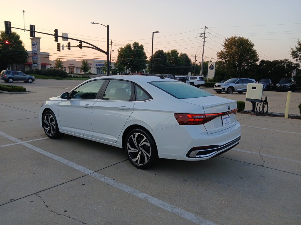 New 2027 Volkswagen Jetta SEL FWD image 5