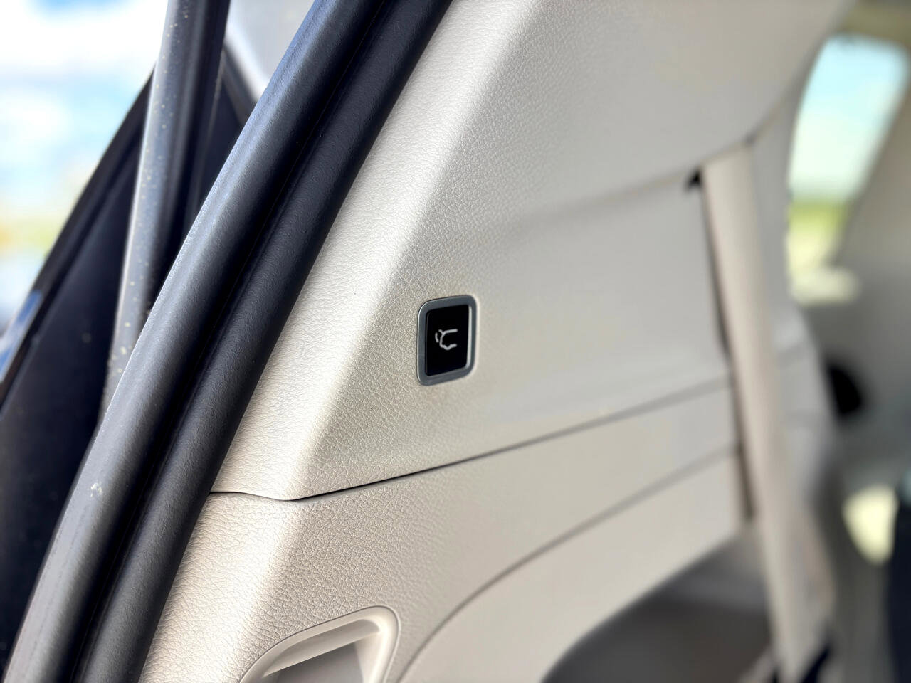 Used 2018 Chrysler Pacifica Touring-L image 23