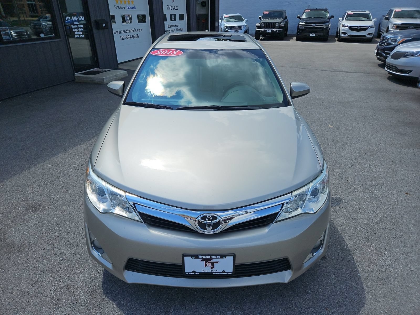 Used 2013 Toyota Camry XLE w/ Leather Pkg FWD image 10