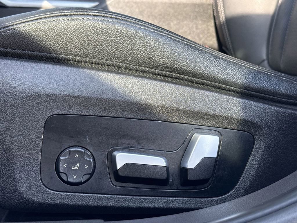 Used 2023 BMW 330i xDrive Sedan w/ Driving Assistance Package image 14