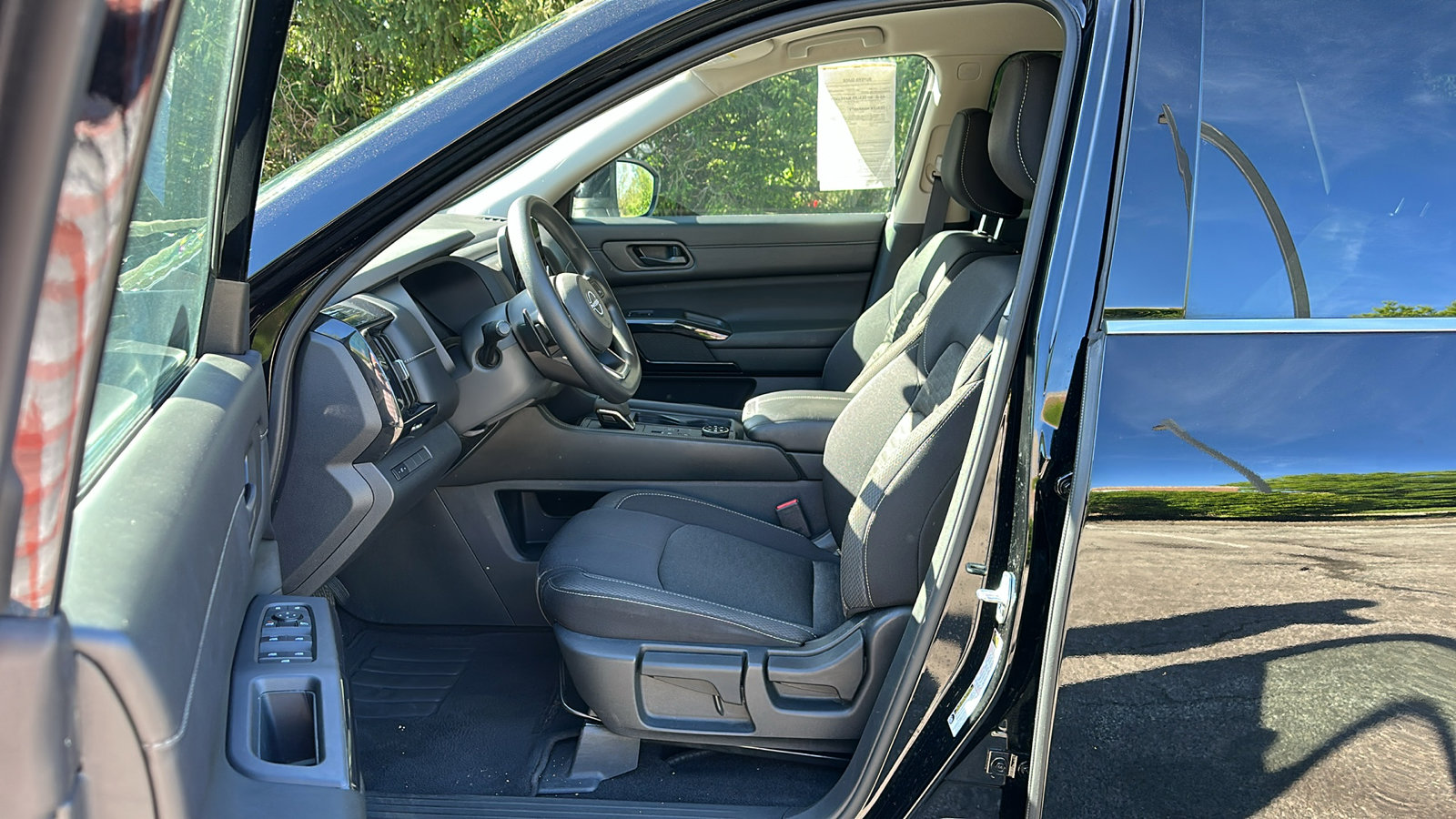 Certified 2023 Nissan Pathfinder S image 11