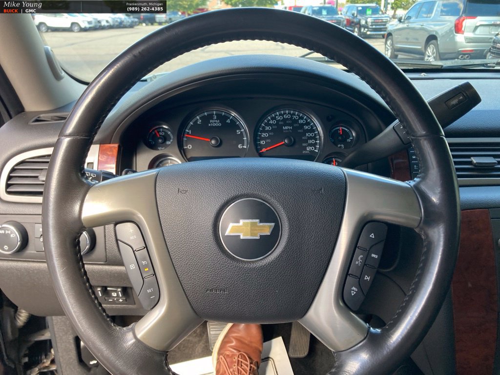 Used 2012 Chevrolet Suburban 2500 LT AWD/4WD image 22