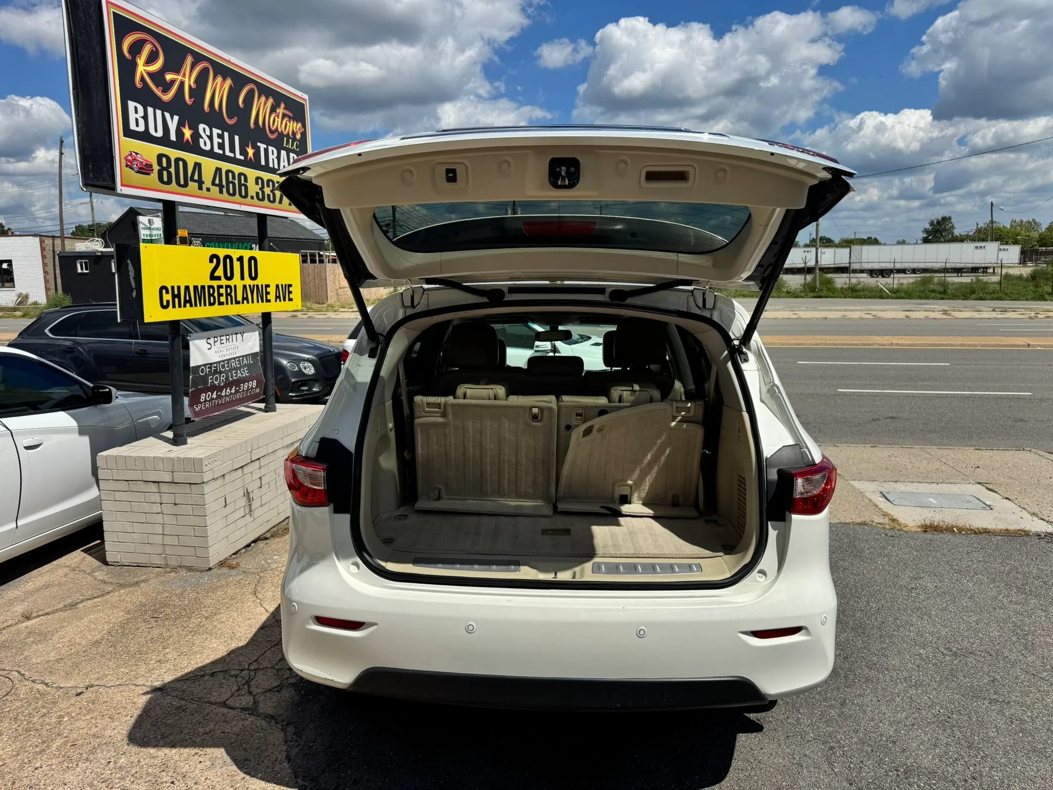 Used 2013 INFINITI JX35 AWD w/ Premium Pkg image 16