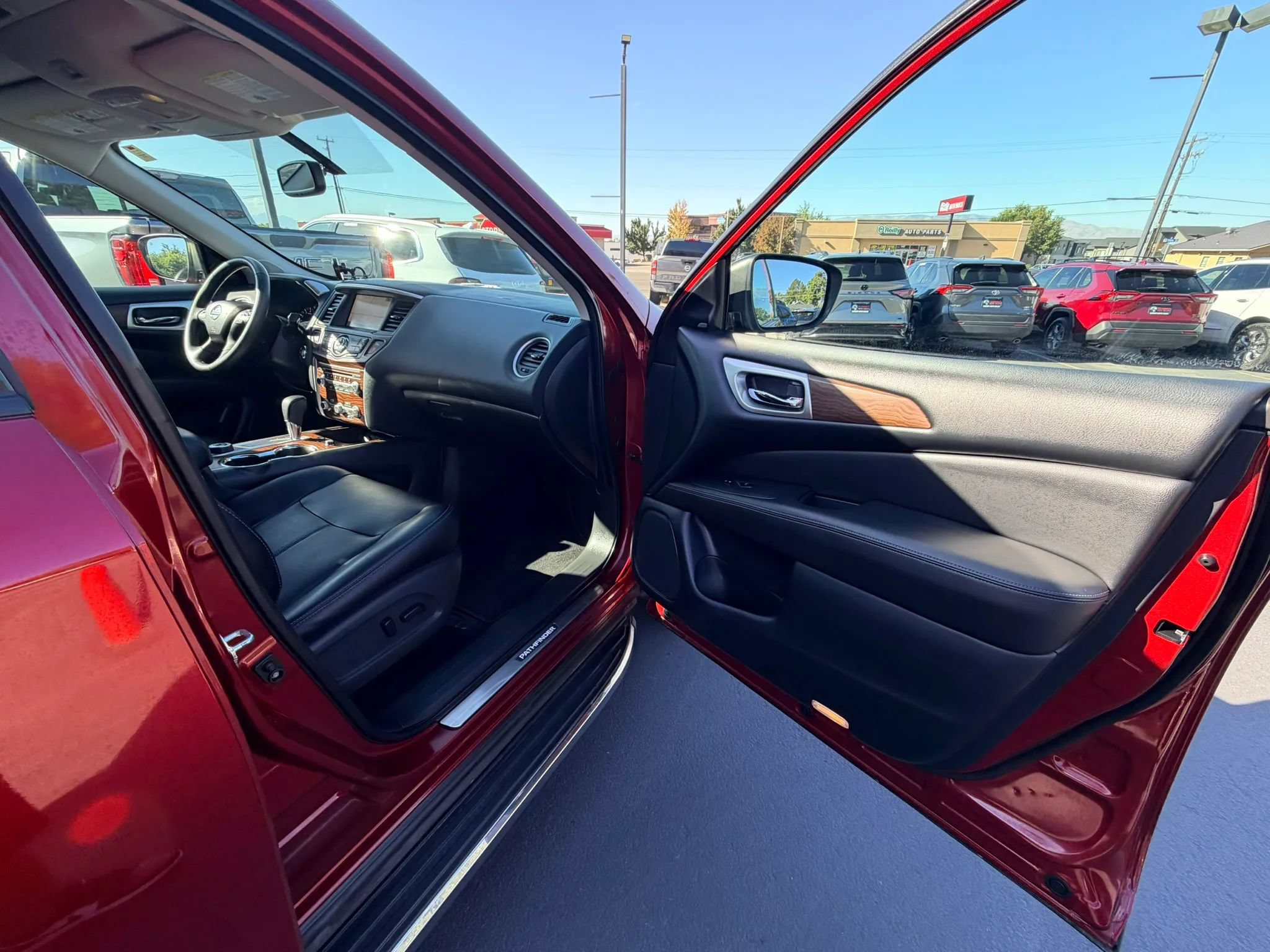 Used 2020 Nissan Pathfinder Platinum w/ Cargo Package AWD/4WD image 25