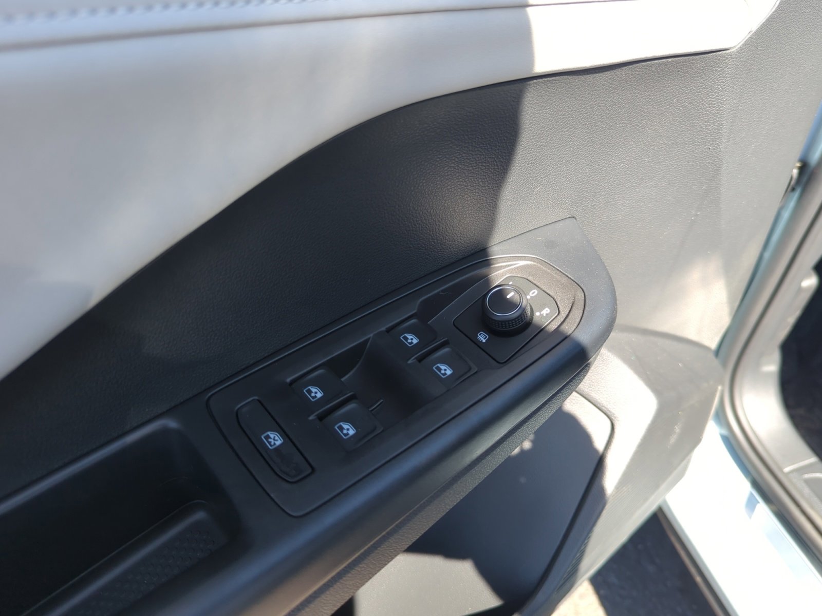 New 2026 Volkswagen Taos SE FWD image 13