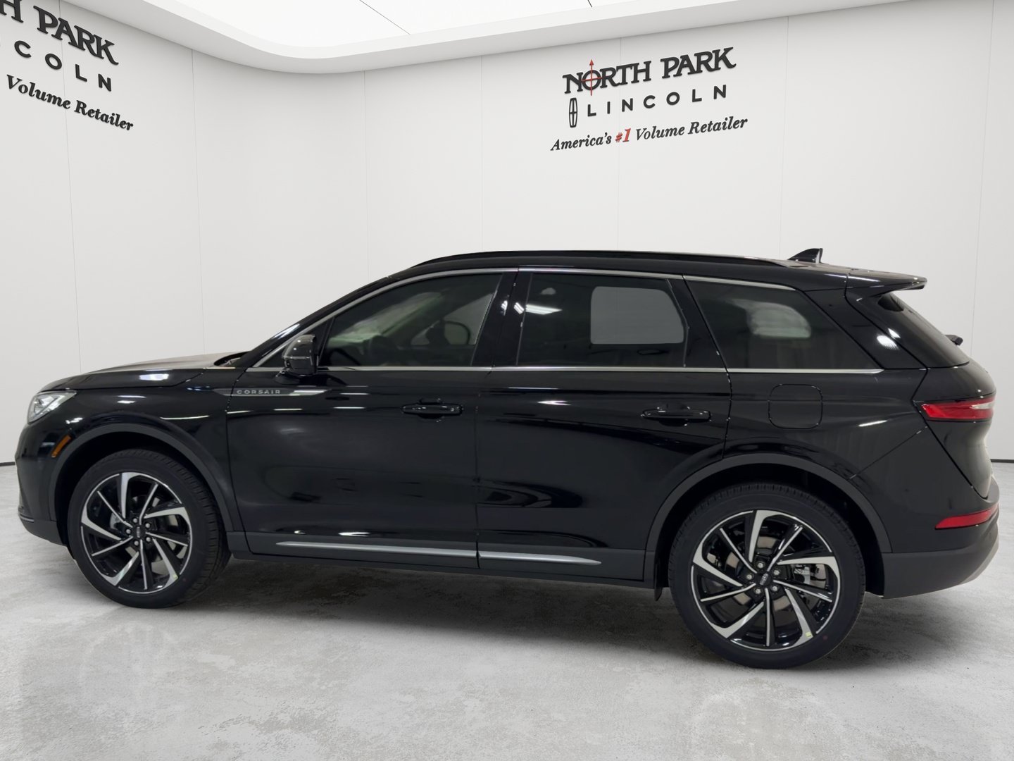 New 2026 Lincoln Corsair Reserve FWD image 7