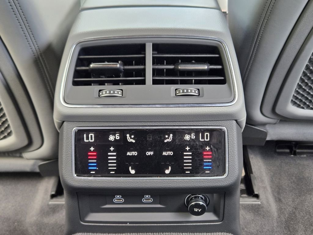 Used 2023 Audi S7 Prestige w/ Prestige Package image 38