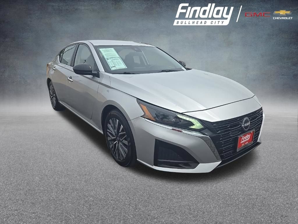 Used 2024 Nissan Altima 2.5 SV FWD image 1