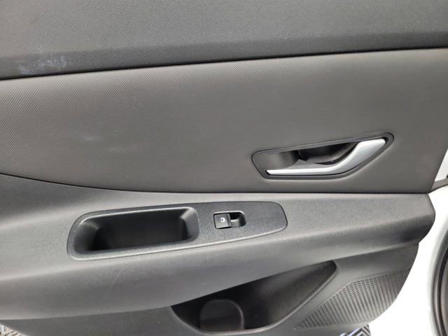 Used 2023 Hyundai Elantra Limited w/ Winter Weather Package FWD image 15