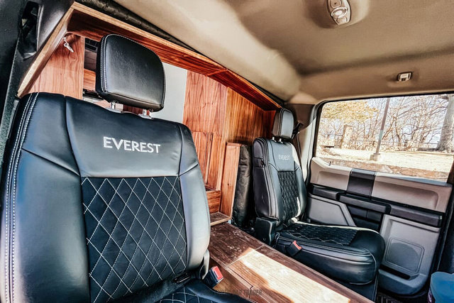 Used 2022 Ford F550 4x4 Crew Cab Super Duty w/ Power Equipment Group image 36