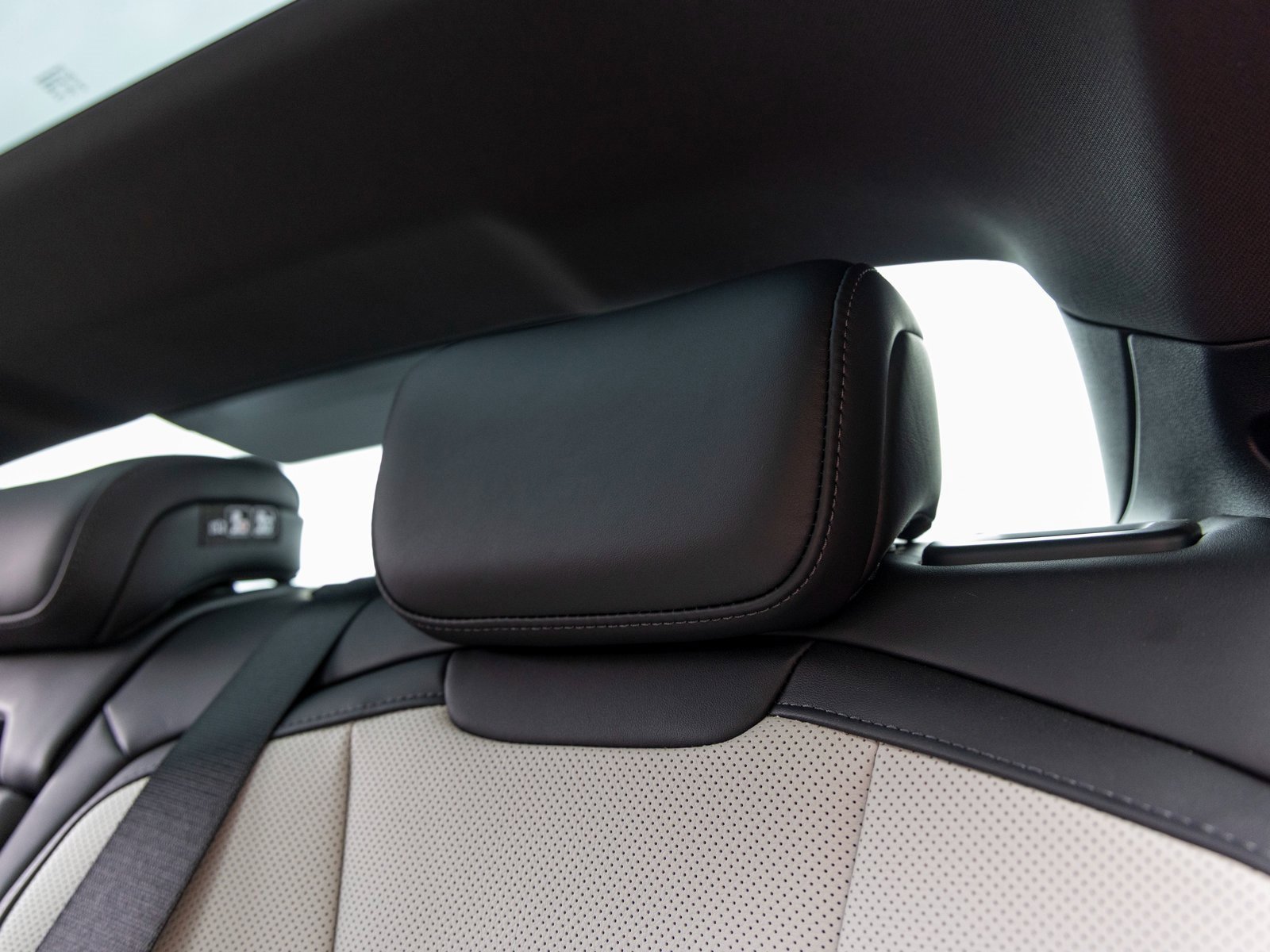 New 2025 Porsche Taycan 4S image 41