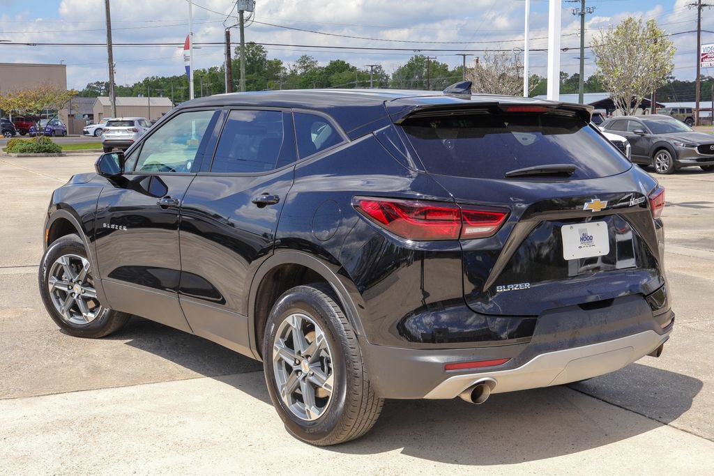 Used 2025 Chevrolet Blazer LT FWD image 2