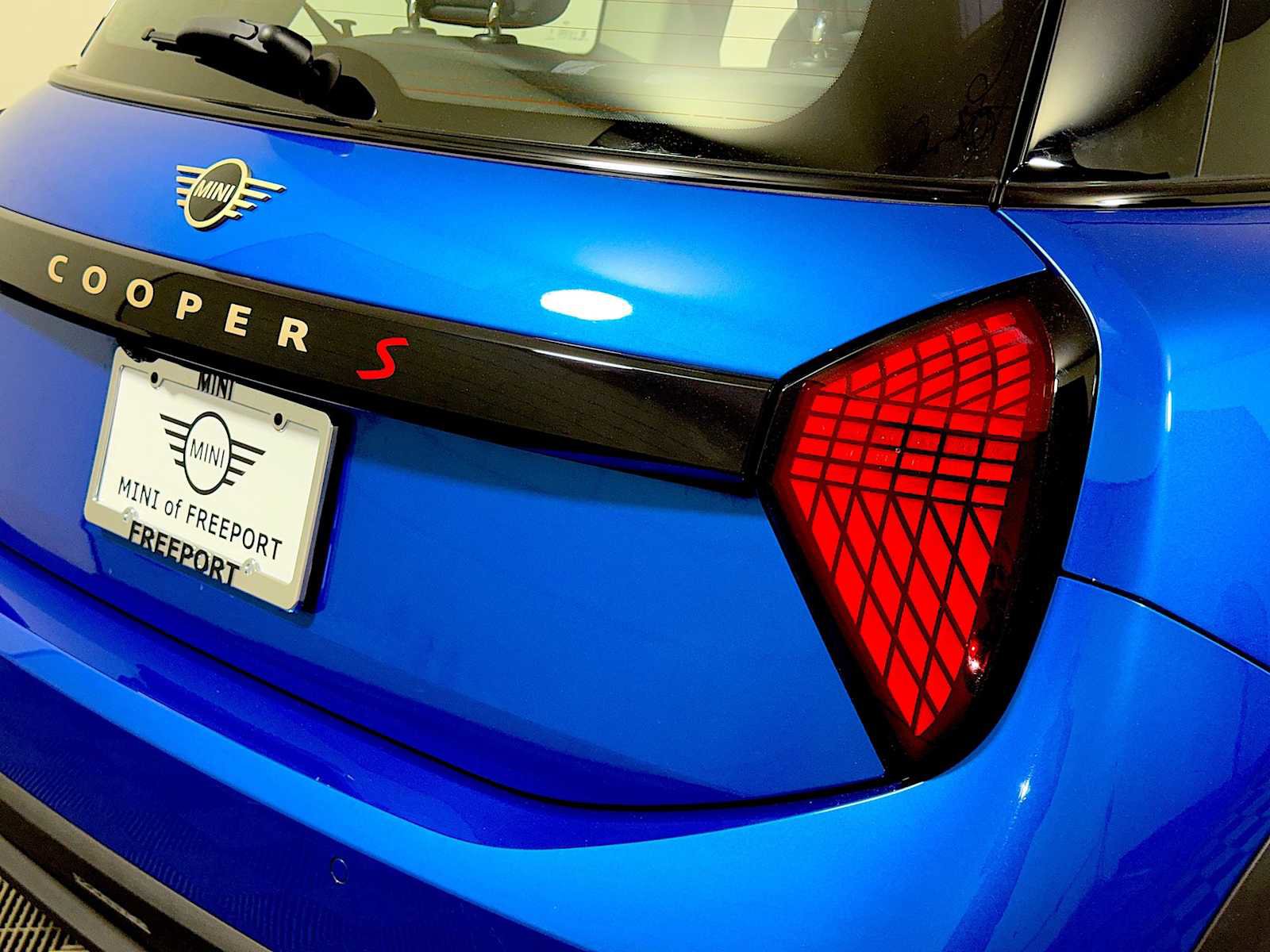 Certified 2025 MINI Cooper S FWD image 27