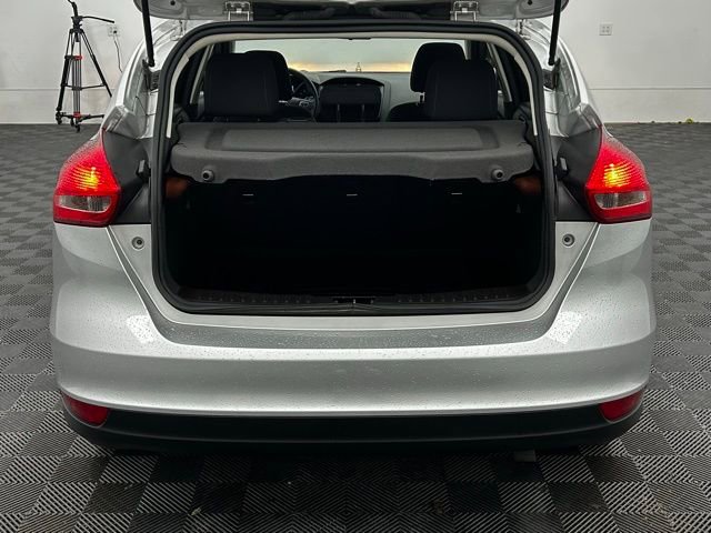 Used 2016 Ford Focus SE w/ SE Power Seat Package image 9